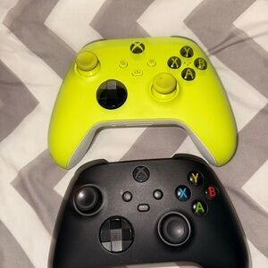 Wireless Controller - Yellow and Black